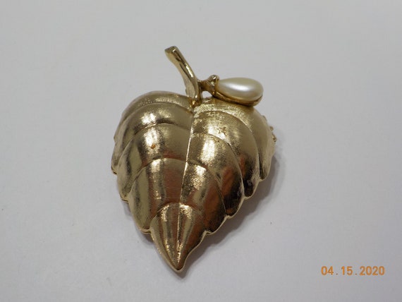 Vintage Avon Hinged Perfume Leaf Brooch (998) Emp… - image 1