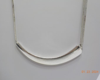 Vintage "Express" Silver Tone Pendant Necklace (6509) 16" Chain
