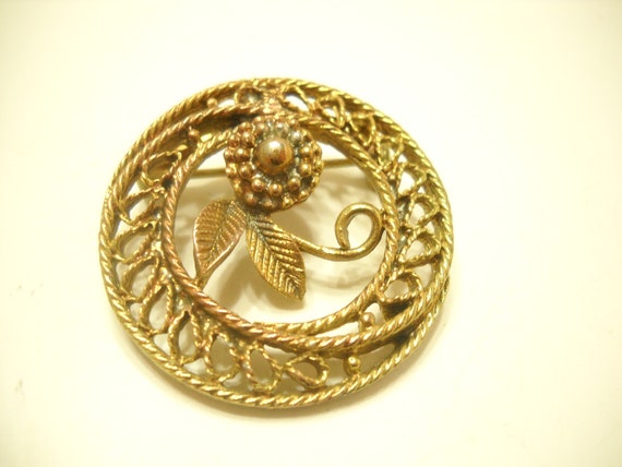 Vintage Gold Tone Lacy Circle Brooch (8635) - image 2