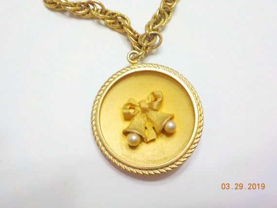 Vintage Gold Tone Christmas Charm Bracelet (9256)… - image 1