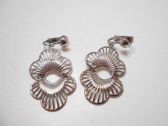 Vintage Sarah Coventry Lotus Blossom Clip On Dang… - image 1