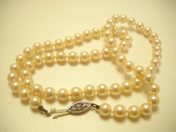 Vintage 18" Faux Pearl Necklace (8837**) 6mm, Ind… - image 4