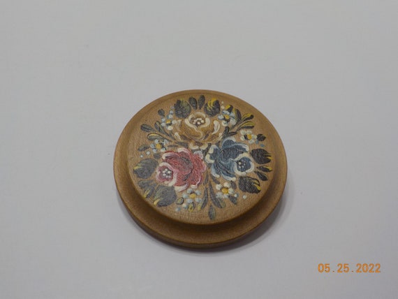 Vintage Hand Painted Wooden Brooch (490) Pretty F… - image 1