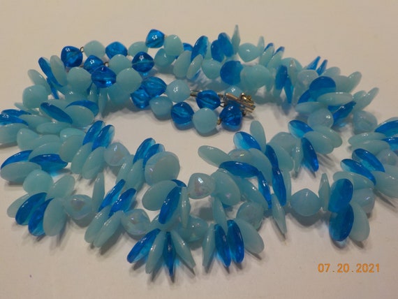 Vintage Blue Plastic Demi Parure (2096) Necklace … - image 6