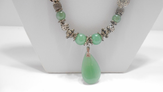 Vintage 18 Jade Pendant Necklace 3262