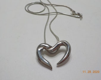 Vintage Silver Tone Heart Pendant Necklace (7460) 18" Chain