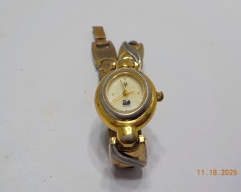 Vintage Gloria Vanderbilt Quartz Wristwatch---Black Swan (2874) Battery Operated---Works Perfectly