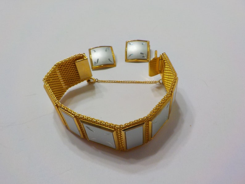 Vintage Etched Panels And Mesh Bracelet Demi Parure 2872 Clip Earrings