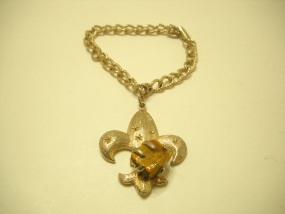 Vintage Gold Tone Fleur De Lis Bracelet (731) Tig… - image 2