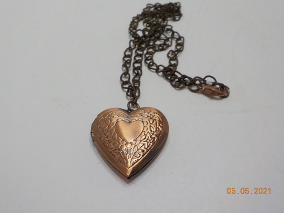 Fleur De Lis Heart Locket Necklace in Antique Silver and Bronze – Clockwork  Alley