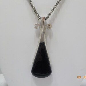 Vintage Avon Classic Black Teardrop Pendant Necklace (1225/3640/4502/4504)