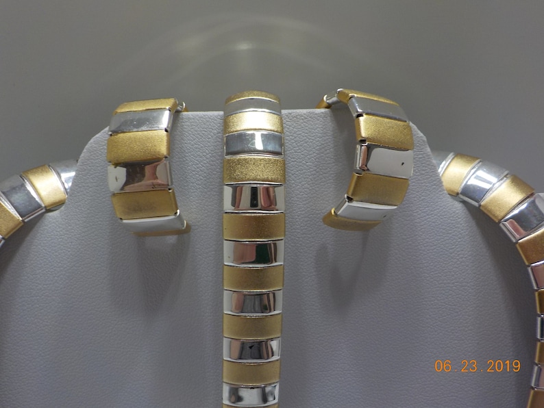 Bracelet Necklace Vintage Avon Gold Tone /& Silver Tone Parure 729 Pierced Earrings Set