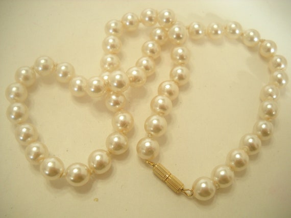 Vintage 18" Faux Pearl Necklace (6886) 8mm Indivi… - image 4