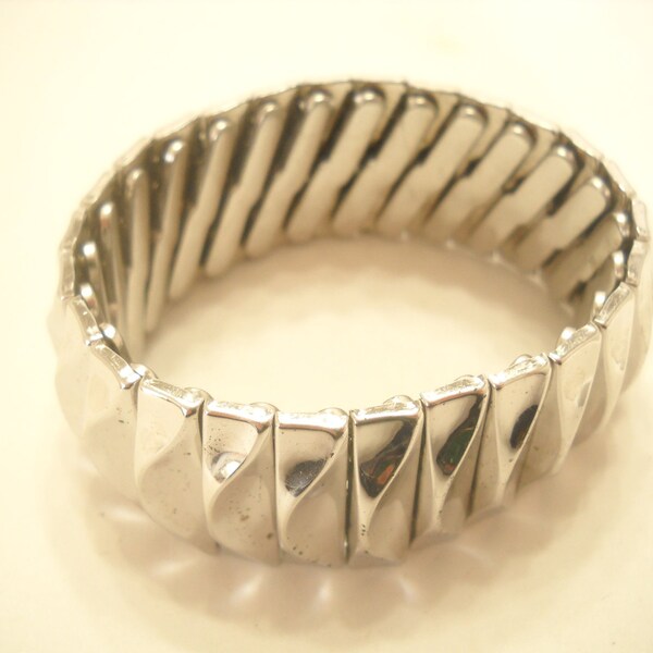 Vintage Trifari Silver Tone Stretch Bracelet (1104)