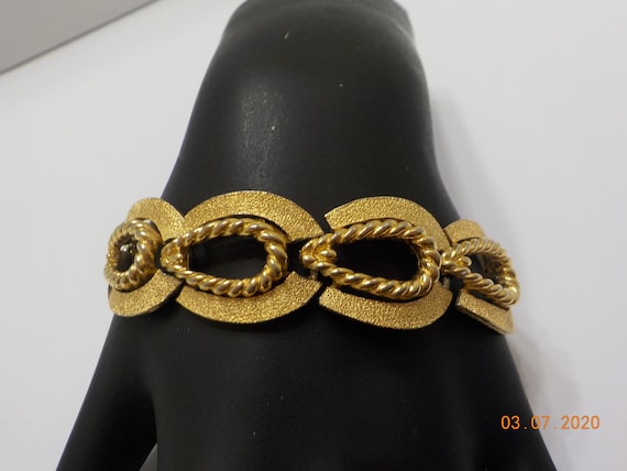 Vintage Trifari Brushed Gold Tone Metal Link Brac… - image 1