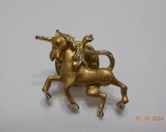 Vintage Gold Tone Unicorn Lapel Pin (284)