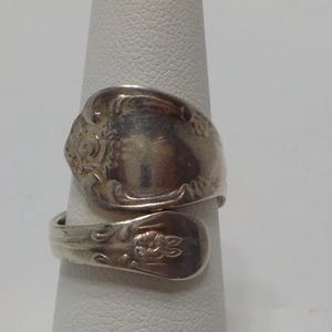 Vintage Wm. A. Rogers Oneida Ltd. Spoon Ring (2319) Size 6.5