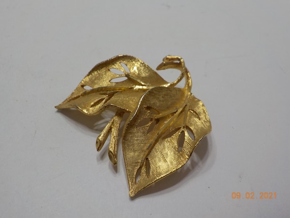 Vintage BSK Brushed Gold Tone Leaves Brooch (3745… - image 1