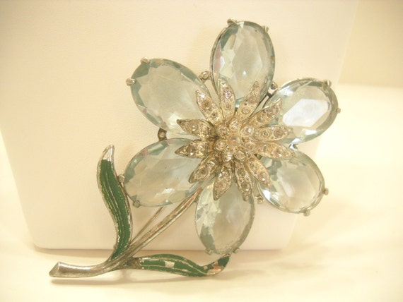 Vintage 1930s Light Blue GLASS FLOWER BROOCH (7156