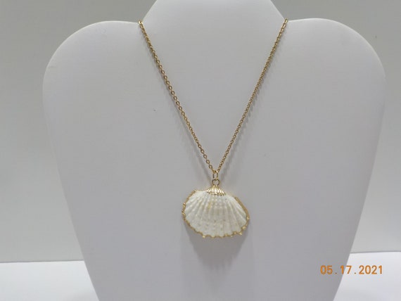 Vintage Sarah Coventry Clam Shell Pendant Necklac… - image 2