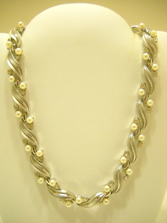 Vintage Trifari Faux Pearl & Rhinestone Choker Ne… - image 2