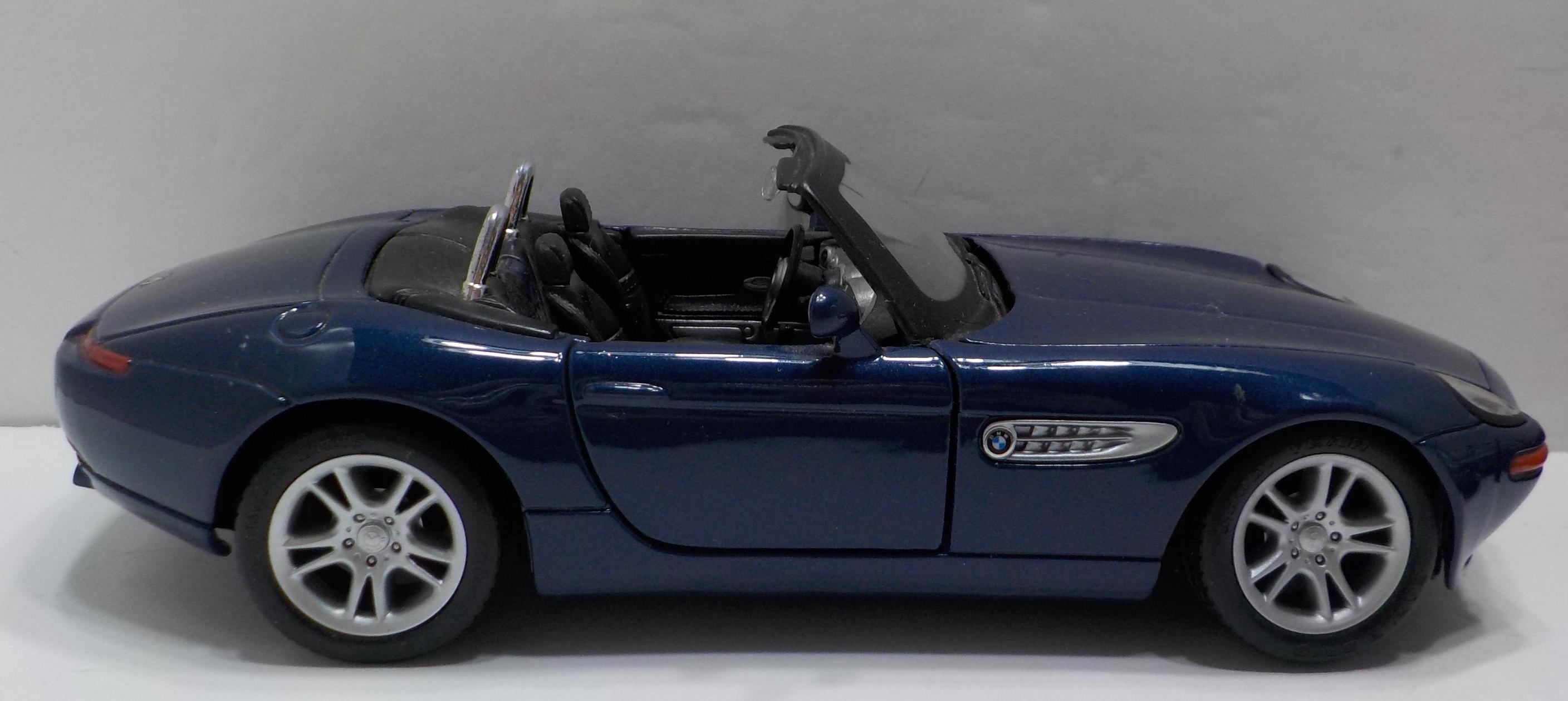 Vintage Maisto BMW Z8 (24-3) 1/24 Scale--die Cast. Doors Open