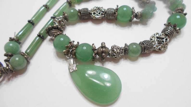 Vintage 18 Jade Pendant Necklace 3262