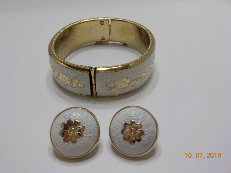 6151 Vintage Floral Cuff Bracelet Demi Parure Bracelet /& Clip Earrings
