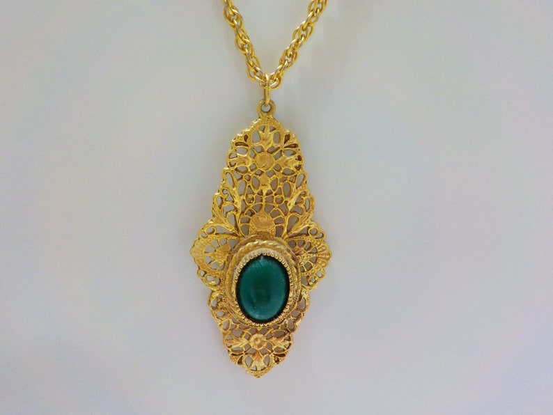 Vintage 24 Faux Jade Pendant Necklace 2049
