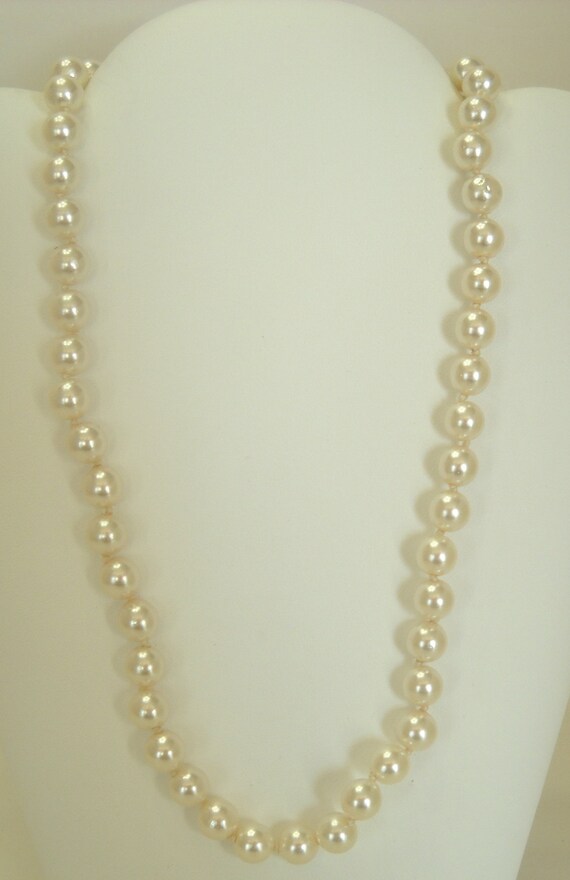 Vintage 18" Faux Pearl Necklace (6886) 8mm Indivi… - image 2