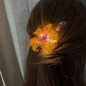 Geïnspireerd door Rapunzel (Tangled) | Lichtgevende haarkam in de vorm van een zonnedruppel | Handgemaakte haarkam van draadhars