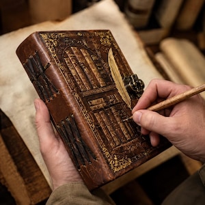 Journal en cuir gravé vintage personnalisé, carnet de notes rustique, style médiéval, style bibliothèque.