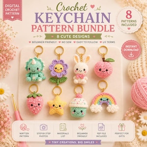 Pode incluir: Um pacote de padrões digitais de crochê para 8 chaveiros com um triceratops, flor, coelho, pêssego, morango, estrela, cupcake e arco-íris. O texto diz Crochet Keychain Pattern Bundle, 8 Cute Designs, Beginner Friendly, No Sew, Easy to Follow, US Terms e Instant Download.