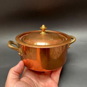 Mini cazuela francesa vintage de cobre con tapa y asas de latón | Hecha en Francia | Decoración de cocina