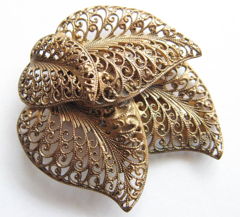 Vintage 1930s Dress Clip or Scarf Clip Filigree and Milgrain Cannetille Dress Clip Ornate Metal Openwork Leaves in Bronze Color image 2