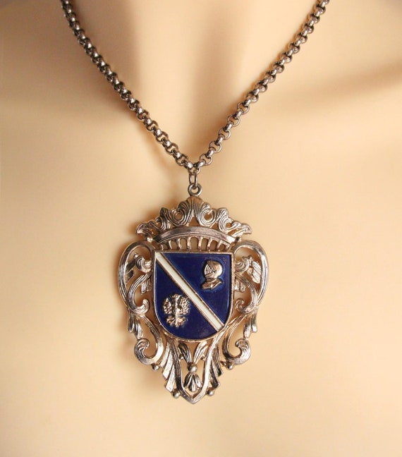Vintage Royal Crest Medallion Pendant Necklace - H