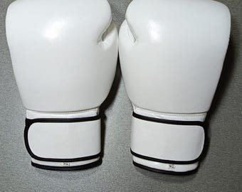 Witte leren bokshandschoenen