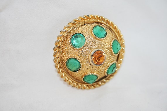 Vintage 1970s Mod Rhinestone Pin Brooch Emerald G… - image 1
