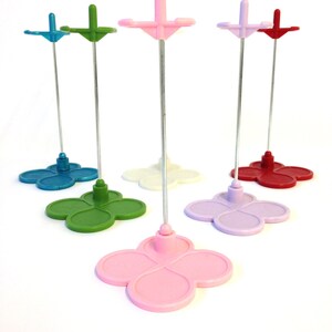 Blythe doll stand