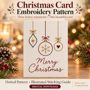 Puede incluir: Una tarjeta de felicitación blanca con un patrón de bordado de tres adornos colgantes: una gota verde oscuro con una estrella dorada, una bola roja con un copo de nieve dorado y una bola dorada con un corazón rojo. El texto dice Merry Christmas.