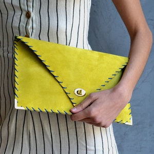 Clutch de piel amarilla / Clutch Symmetria en amarillo / Bolso de mano de piel amarilla / Clutch tipo sobre amarillo / Monedero de piel amarilla / Bolso de noche