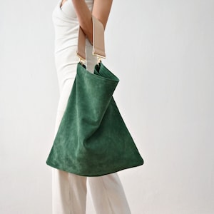 Sac vert Akathi, sac à bandoulière en cuir vert, grand fourre-tout vert, sac à main vert, sac cabas en cuir, grand sac hobo vert, sacoche verte