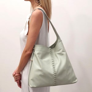 Alea Leder Umhängetasche, Pastell Mint Leder Tragetasche, Große Damenhandtasche,Große Alltagstasche, Pastell grüne Umhängetasche