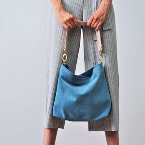 Bolso hobo de piel de ante azul: bolso bandolera de piel italiana