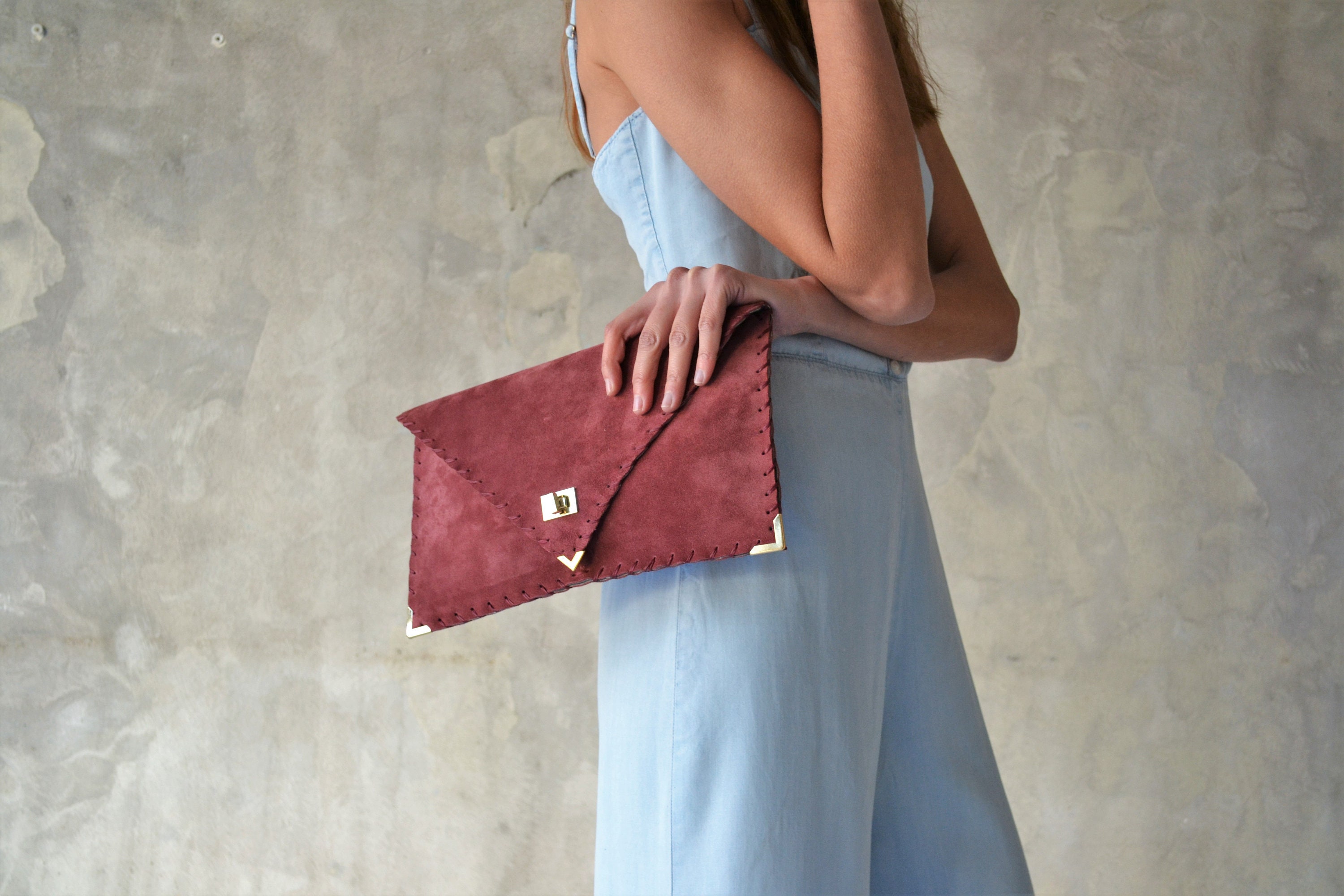ROSEWOOD COLORED 7.2 INCHES WIDTH CLUTCH FOR GIRLS MADE OF PREMIUM QUALITY  LEATHER TYPE MATERIAL