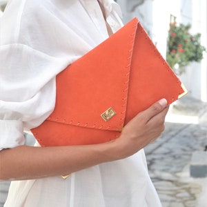 Clutch Soft Symmetria / Bolsa clutch em couro coral / Clutch grande / Bolsa em camurça coral / Clutch envelope / Bolsa para laptop 15" / Clutch em camurça