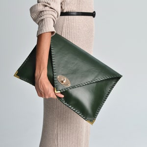 Bolsa clutch de couro verde, Bolsa clutch Symmetria verde, Estojo de couro para laptop, Bolsa verde grande / Bolsa de negócios feminina / Pasta de arquivo de couro verde