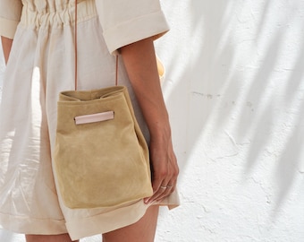 Bolso tipo cubo de piel de ante italiana hecho a mano: bolso de hombro o bandolera