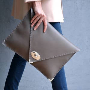 Embreagem de couro cinza/estojo de couro para laptop/bolsa de couro cinza/bolsa de embreagem grande/bolsa de negócios feminina/pasta de arquivo de couro