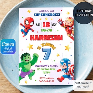 Puede incluir: Una tarjeta de invitación de cumpleaños rectangular con ilustraciones de dibujos animados de Spider-Man, Iron Man, Hulk y Captain America. El texto dice Calling All Superheroes, Harrison is Turning 7, Sat 18 Nov, 11am-2pm, 675 First Lane Avenue, TX 77890 y RSVP to Mom 567-543-2109.